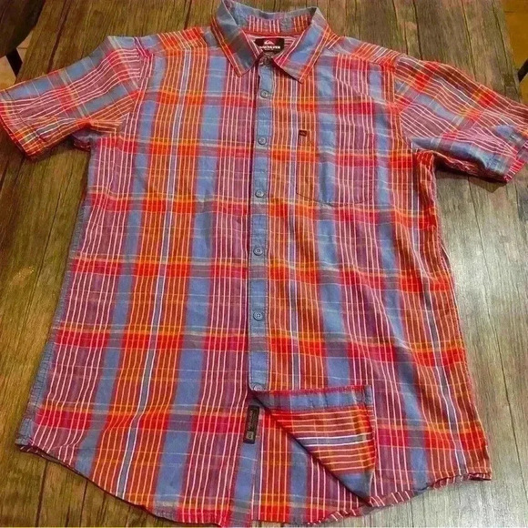 QuickSilver Men's Shirt Short Sleeve Button Reddish Plaid Size M - Picture 2 of 5